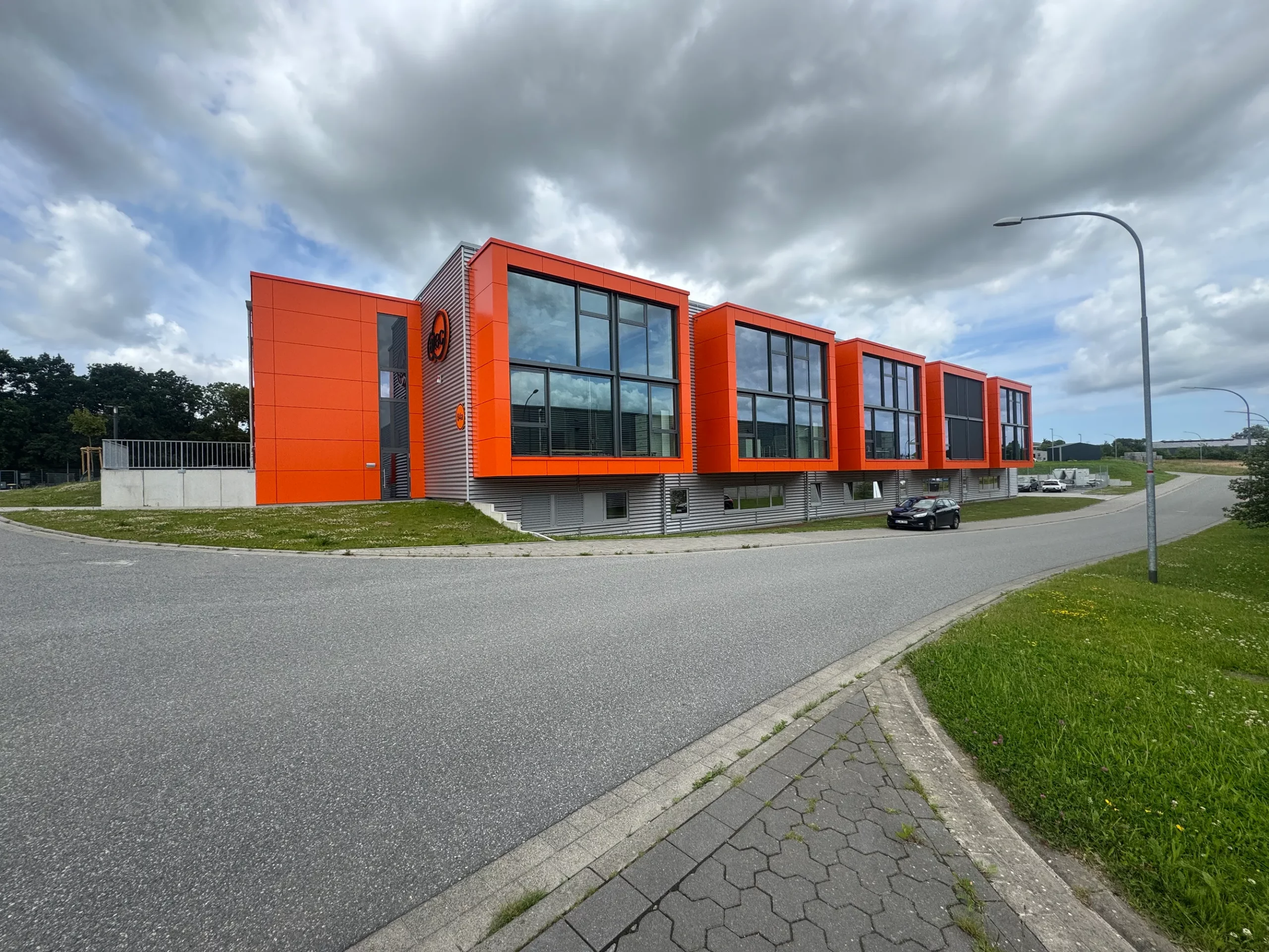 Gewerbebau: Neubau Inbetriebnahmegebäude Atec